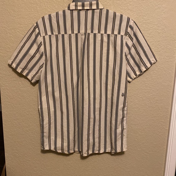 Volcom Men’s dress shirt - Picture 2 of 3
